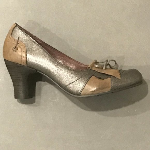 GOLD BUTTON METALLIC LEATHER HIGH HEEL SHOE - Picture 1 of 2